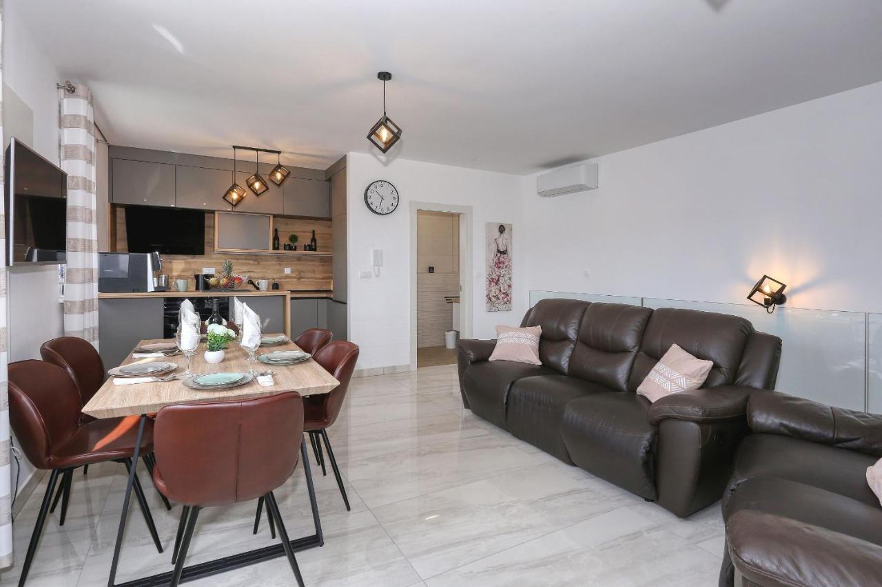 Luxury Apartment Isabell Затон Екстер'єр фото